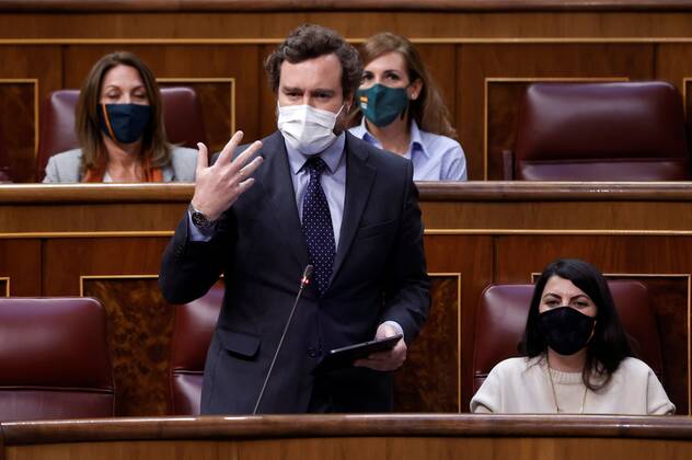 Vox spokesman Ivan Espinosa de los Monteros (L) speaks during the Government s question time at the Lower House in Madrid, Spain, 24 February 2021. Question time at Parliament !ACHTUNG: NUR REDAKTIONELLE NUTZUNG!  Copyright: xMARISCALx GRAF3412 20210224-637497797417705330
