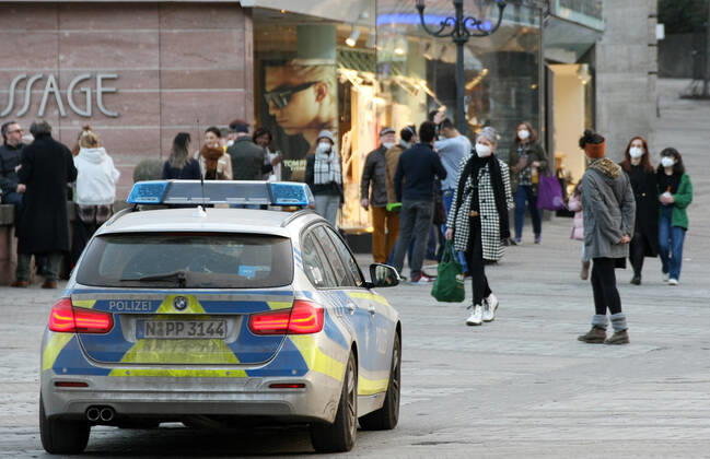 Polizei make a Kontrolle about the Mask use during the Hard Lockdown of the Covid 19 Coronavirus Pandemie in Nurnberg , Bayern , Deutschland . February 24, 2021.