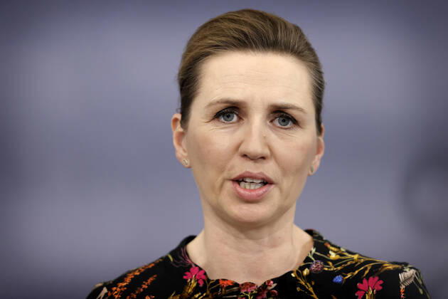 Statsminister Mette Frederiksen under pressemoedet i Spejlsalen i Statsministeriet i Koebenhavn onsdag den 24. februar 2021. Regeringen holder onsdag pressemoede i forbindelse med situationen omkring corona covid-19. Tidligere paa dagen blev det udmeldt at Regeringen har indgaaet en aftale om foerste fase af en genaabning. **Pooldaekning: Kan anvendes vederlagtfrit til redaktionel omtale. Daekningen er leveret af Politiken**. , Denmark Copyright: JensxDreslingx cop105 spdk20210224-194351-L