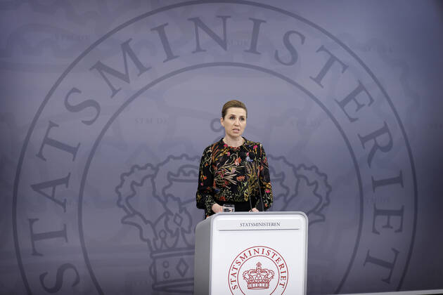 Statsminister Mette Frederiksen under pressemoedet i Spejlsalen i Statsministeriet i Koebenhavn onsdag den 24. februar 2021. Regeringen holder onsdag pressemoede i forbindelse med situationen omkring corona covid-19. Tidligere paa dagen blev det udmeldt at Regeringen har indgaaet en aftale om foerste fase af en genaabning. **Pooldaekning: Kan anvendes vederlagtfrit til redaktionel omtale. Daekningen er leveret af Politiken**. , Denmark Copyright: JensxDreslingx cop105 spdk20210224-194454-L