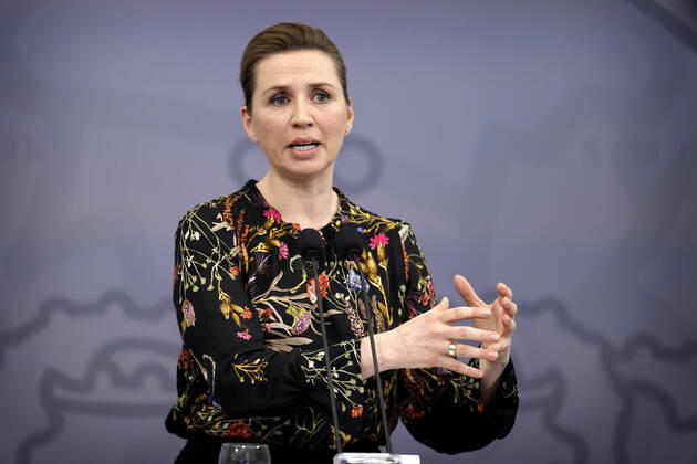 Statsminister Mette Frederiksen (S) under pressemoedet i Spejlsalen i Statsministeriet i Koebenhavn onsdag den 24. februar 2021. Regeringen holder onsdag pressemoede i forbindelse med situationen omkring corona covid-19. Tidligere paa dagen blev det udmeldt at Regeringen har indgaaet en aftale om foerste fase af en genaabning. **Pooldaekning: Kan anvendes vederlagtfrit til redaktionel omtale. Daekningen er leveret af Politiken**. , Denmark Copyright: JensxDreslingx cop105 spdk20210224-201932-L