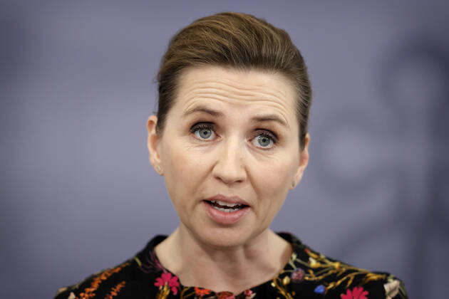 Statsminister Mette Frederiksen (S) under pressemoedet i Spejlsalen i Statsministeriet i Koebenhavn onsdag den 24. februar 2021. Regeringen holder onsdag pressemoede i forbindelse med situationen omkring corona covid-19. Tidligere paa dagen blev det udmeldt at Regeringen har indgaaet en aftale om foerste fase af en genaabning. **Pooldaekning: Kan anvendes vederlagtfrit til redaktionel omtale. Daekningen er leveret af Politiken**. , Denmark Copyright: JensxDreslingx cop105 spdk20210224-201941-L