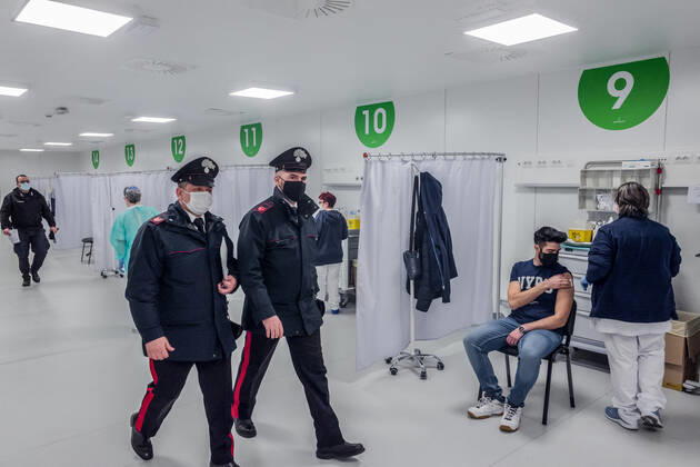 Coronavirus in Italien, Sicherheitskräfte in Mailand erhalten AstraZeneca Impfungen Milan. Hospital in Fiera Astrazeneca vaccines to police and police forces Editorial Usage Only  Copyright: xCarloxCozzolix xIPAx