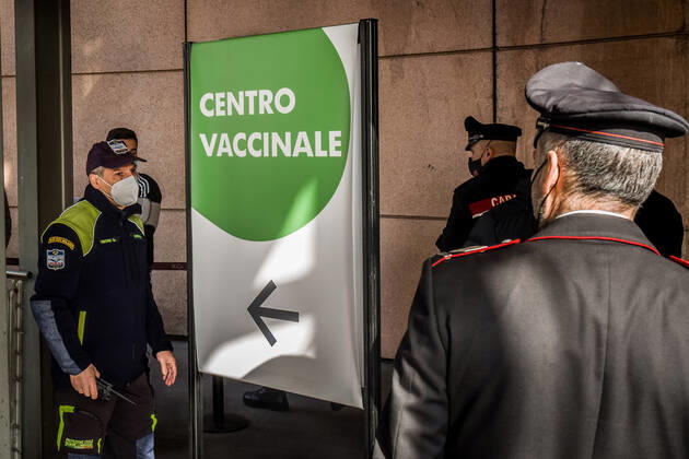 Coronavirus in Italien, Sicherheitskräfte in Mailand erhalten AstraZeneca Impfungen Milan. Hospital in Fiera Astrazeneca vaccines to police and police forces Editorial Usage Only  Copyright: xCarloxCozzolix xIPAx