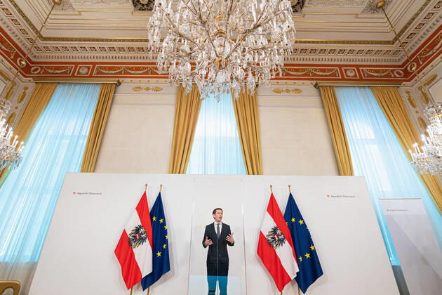 Wien 25.02.2021, Bundeskanzleramt, Wien, AUT, Bundesregierung, Doorstep vor dem virtuellen EU-Sondergipfel zur Corona-Pandemie, im Bild Bundeskanzler Sebastian Kurz (OeVP) Federal Chancellor Sebastian Kurz (OeVP) during a doorstep before the special virtual EU summit on the Corona pandemic at the federal chancellery in Vienna, Austria on 2021 02 25.