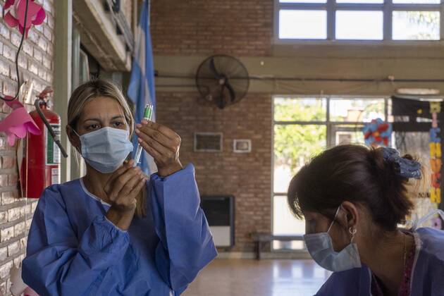 February 25, 2021, Firmat, Santa Fe, Argentina: A nurse prepares a shot of India s Serum Institute Covishield vaccine against COVID-19 to be applied on elderly people in a makeshift care home inside a special school. The original care home inside San Martin Hospital was converted into the COVID-19 sector at the beginning of the pandemic, and the residents were moved into this location. Firmat Argentina - ZUMAm105 20210225_zaf_m105_004 Copyright: xPatricioxMurphyx