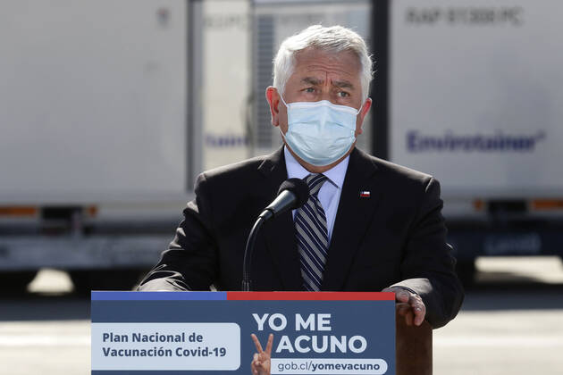 Santiago 25 February 2021 The President of the Republic Sebastian Pinera accompanied by the Ministers of Health Enrique Pairis and Science Andres Couve receive third shipment of Sinovac vaccines against Covid 19, at Arturo Merino Benitez airport Javier Salvo Aton Chile, Santiago Chile Aton Chile 490934  Copyright: JAVIERxSALVO ATONCHILE