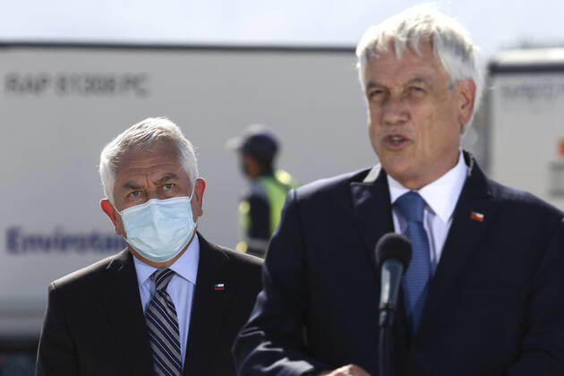 Santiago 25 February 2021 The President of the Republic Sebastian Pinera accompanied by the Ministers of Health Enrique Pairis and Science Andres Couve receive third shipment of Sinovac vaccines against Covid 19, at Arturo Merino Benitez airport Javier Salvo Aton Chile, Santiago Chile Aton Chile 490941  Copyright: JAVIERxSALVO ATONCHILE