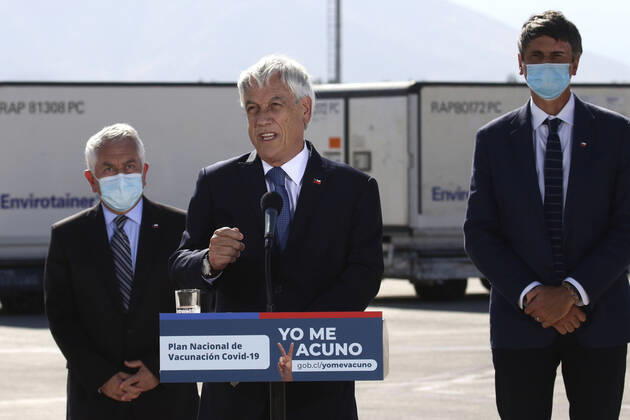 Santiago 25 February 2021 The President of the Republic Sebastian Pinera accompanied by the Ministers of Health Enrique Pairis and Science Andres Couve receive third shipment of Sinovac vaccines against Covid 19, at Arturo Merino Benitez airport Javier Salvo Aton Chile, Santiago Chile Aton Chile 490943  Copyright: JAVIERxSALVO ATONCHILE