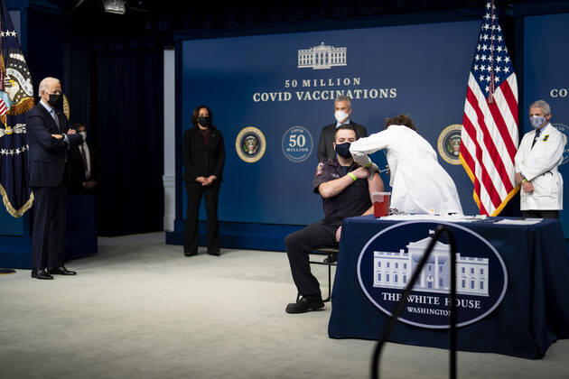 February 25, 2021, Washington, District of Columbia, USA: President Joe Biden looks on as a nurse gives a vaccine to Corey Hamilton, a firefighter EMT stationed at Engine Company 9 in Northwest DC, as he participates in an event commemorating the 50 million COVID-19 vaccine shot during a ceremony at the White House, Thursday, Feb. 25, 2021 Washington USA - ZUMAs152 20210225_zaa_s152_193 Copyright: xDougxMillsx
