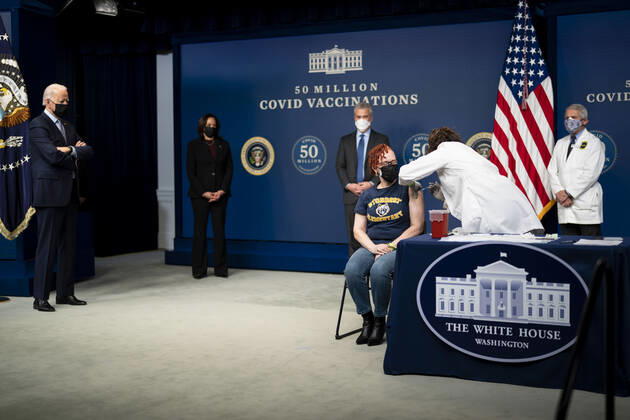 February 25, 2021, Washington, District of Columbia, USA: President Joe Biden looks on as a nurse gives a vaccine to Victoria Legerwood Rivera, an Attendance Counselor at Stoddert Elementary School in Northwest DC, as he participates in an event commemorating the 50 million COVID-19 vaccine shot during a ceremony at the White House, Thursday, Feb. 25, 2021 Washington USA - ZUMAs152 20210225_zaa_s152_201 Copyright: xDougxMillsx