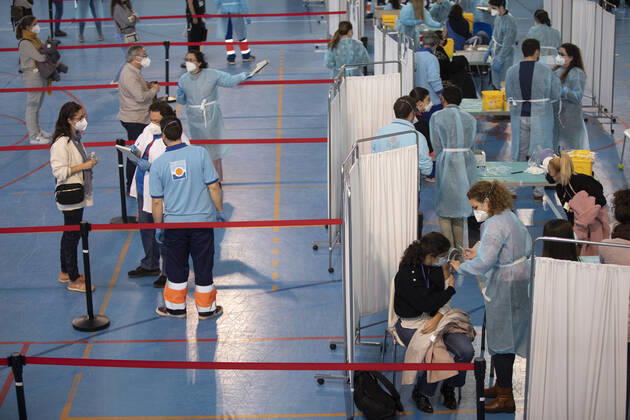 Education professionals receive the first dose of the AstraZeneca vaccine at the SADUS facilities in Los Bermejales. In Seville, (Andalusia, Spain), 25 February 2021. 25 FEBRUARY 2021 Maria JosÃ Lopez LagenciaEP 02 25 2021 Seville (Andalusia) Seville (Andalusia) Spain Copyright: xMariaxJosÃ xLopezx 3580597