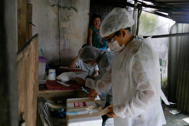 MANAUS, AM - 25.02.2021: VACINAÇÃO IDOSOS DE 70 ANOS E MAIS AM - Vaccination against Covid-19 in the elderly aged 70 and over, in Manaus (AM), this Thursday afternoon (25), in the Parque das Tribos community. x2036098x  SandroxPereira