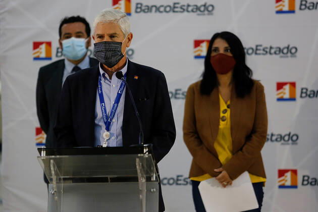 Santiago 26 February 2021 The Minister of Social Development, Karla Rubilar, and the President of BancoEstado, Ricardo de Tezanos, report on the payment of the IFE Covid and Bono Covid for February, which will benefit 2.4 million households Marcelo Hernandez Aton Chile, Santiago Chile Aton 490996 Copyright: MARCELOxHERNANDEZ ATONxCHILE