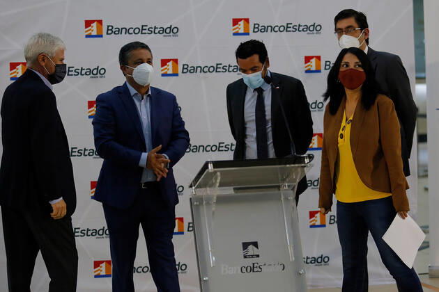Santiago 26 February 2021 The Minister of Social Development, Karla Rubilar, and the President of BancoEstado, Ricardo de Tezanos, announce the payment of the IFE Covid and Bono Covid for February, which will benefit 2.4 million households Marcelo Hernandez Aton Chile, Santiago Chile Aton 490998 Copyright: MARCELOxHERNANDEZ ATONxCHILE