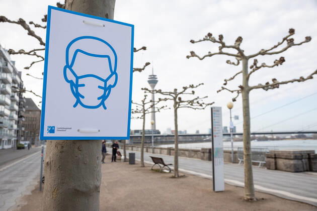 Erweiterte Maskenpflicht und Verweilverbot in Duesseldorf, 26.02.2021 ; Erweiterte Maskenpflicht und Verweilverbot in Duesseldorf am 26.02.2021, Duesseldorf. Foto: Kenny Beele Duesseldorf Rheinuferpromenade Duesseldorf Nordrhein Westfalen Germany Copyright: xBEAUTIFULxSPORTS KennyxBeelex