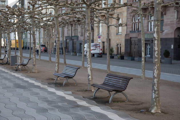 Erweiterte Maskenpflicht und Verweilverbot in Duesseldorf, 26.02.2021 ; Erweiterte Maskenpflicht und Verweilverbot in Duesseldorf am 26.02.2021, Duesseldorf. Foto: Kenny Beele Duesseldorf Rheinuferpromenade Duesseldorf Nordrhein Westfalen Germany Copyright: xBEAUTIFULxSPORTS KennyxBeelex