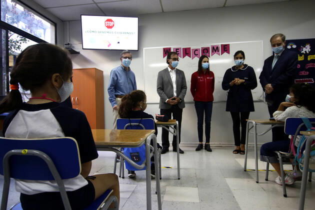 Santiago 26 February 2021 The Minister of Education, Raul Figueroa, together with the SEREMI of Health RM, Paula Labra and the Mayor Las Condes, Joaquin Lavin, delivers recommendations before the return to classes next week, at the Las Condes School Javier Salvo Aton Chile, Santiago Chile Aton 491013 Copyright: JAVIERxSALVO ATONCHILE