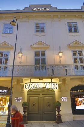 Coronas Stuation in Wien Wien, Innere Stadt, 25.02.2021 Corona-Pandemie, Corona, Corona-Virus, CoV 2, Covid 19, Sars, Virus, Virusinfektion, Pandemie, CoronakriseKrise, Viruserkrankung, Coronavirus, SARS-CoV-2 Casino Wien Kärntnerstraße, Glückspiel, Glücksspiel Wien Austria