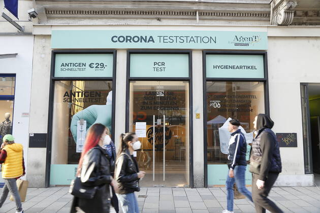 Coronas Stuation in Wien Wien, Innere Stadt, 25.02.2021 Corona-Pandemie, Corona, Corona-Virus, CoV 2, Covid 19, Sars, Virus, Virusinfektion, Pandemie, CoronakriseKrise, Viruserkrankung, Coronavirus, SARS-CoV-2 Coronatestung, Coronatest, Antigen - Test, PCR - Test, Antigen-Test, PCR-Test, Schnelltest, Teststation Mariahilferstraße Wien Austria