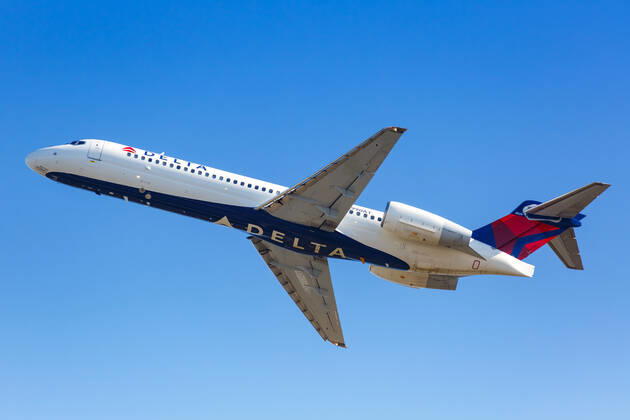 Atlanta, Vereinigte Staaten - 3 April 2019: Ein Boeing 717-200 Flugzeug der Delta Air Lines mit dem Kennzeichen N990AT auf dem Flughafen Atlanta (ATL) in den Vereinigten Staaten