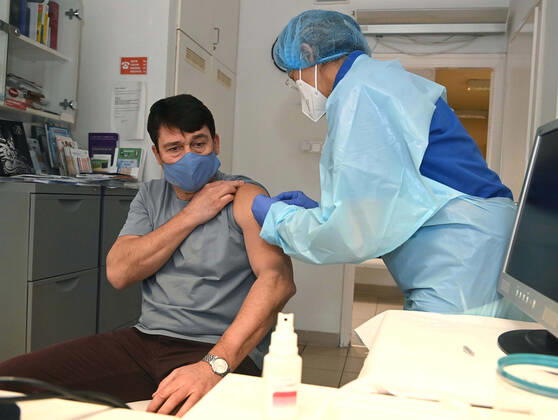 (210227) -- BUDAPEST, Feb. 27, 2021 -- Hungarian President Janos Ader receives an injection of China s Sinopharm vaccine against COVID-19 in Budapest, Hungary, Feb. 26, 2021. (Photo by MTI Handout via Xinhua) HUNGARY-BUDAPEST-PRESIDENT-COVID-19-CHINESE VACCINE NoemixBruzak 