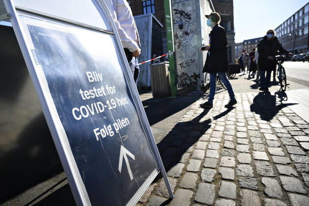 Lang koe ved midlertidigt COVID-19 testcenter paa Next NEXT Uddannelse Koebenhavn paa Frederiksborgvej i Koebenhavns Nordvest kvarter loerdag den 27. februar 2021. Efter et smitteudbrud af den sydafrikanske variant af coronavirus har myndighederne i de seneste dage stemt doerklokker i omkring 700 hjem og opfordret til at folk lade sig teste.. , Copenhagen Denmark Copyright: PhilipxDavali PhilipxDavalix COP106 spdk20210227-135518-L