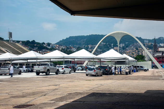 COVID-19 Sambadrome vaccination drive thru RIO DE JANEIRO, BRAZIL, FEB 27: COVID-19 SAMBADROME VACCINATION DRIVE THRU - The traditional samba school parade venue is used as a drive thru vaccination station on February 27, 2021. ( Photo by Chico Ferreira Penta Press ) Rio de Janeiro Sambadrome Brazil 6224_233097 Copyright: xChicoxFerreira PentaxPressx