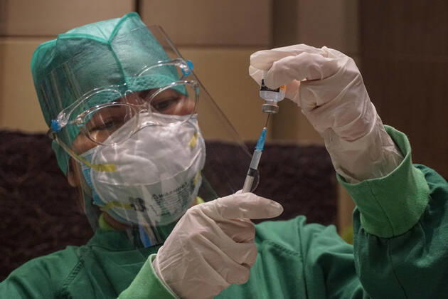 February 28, 2021, Badung, Bali, Indonesia: A healthworker prepares a dose of Sinovac Biotech vaccine before the injection. .Bali to held the second stage of Covid-19 mass vaccination towards tourism workers and online-taxi drivers at Bali Nusa Dua Convention Center (BNDCC), in order to accelerate tourism industry recovery. About 5000 doses of vaccines are targeted to be completed within 1 week. Badung Indonesia - ZUMAb245 20210228_zip_b245_014 Copyright: xDickyxBisinglasix