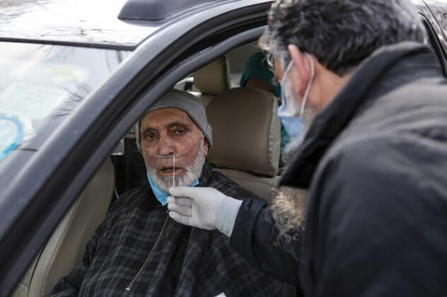 (210228) -- SRINAGAR, Feb. 28, 2021 -- A health worker takes a nasal swab sample from a man to test with Rapid Antigen Test (RAT) for the COVID-19 in Srinagar city, the summer capital of Indian-controlled Kashmir, Feb. 28, 2021. ) KASHMIR-SRINAGAR-COVID-19 JavedxDar 