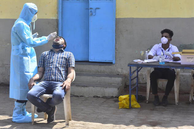 MUMBAI, INDIA - FEBRUARY 27: BMC medical staff conducts swab test of resident staying at Dharavi, on February 28, 2021 in Mumbai, India. (Photo by Anshuman Poyrekar Hindustan Times) Medical Team Conducts COVID-19 Coronavirus Test