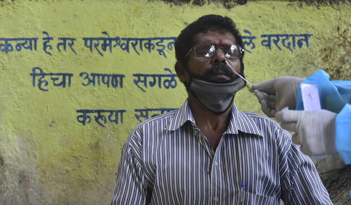 MUMBAI, INDIA - FEBRUARY 27: BMC medical staff conducts swab test of resident staying in Sewri, on February 28, 2021 in Mumbai, India. (Photo by Anshuman Poyrekar Hindustan Times) Medical Team Conducts COVID-19 Coronavirus Test