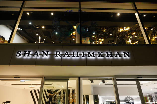 Shan Rahimkhan Coiffeur am Kurfürstendamm nach Wiedereröffnung der Friseursalons nach Lockerungen des Corona-Lockdowns. Berlin, 01.03.2021