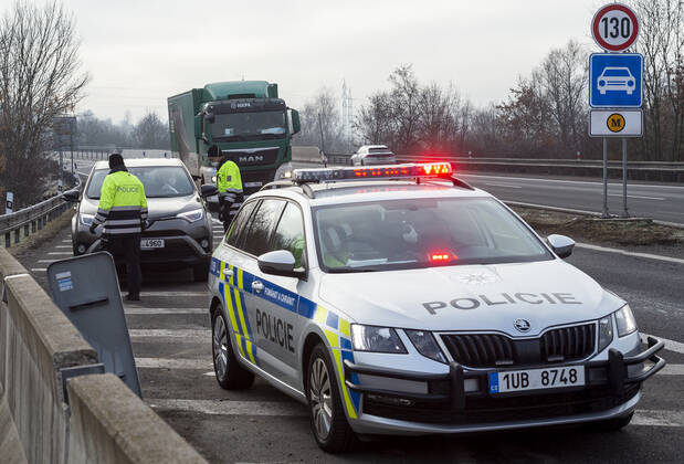 A total of 3,834 soldiers and 270 customs officers will help police check the observance of the new anti-epidemic restrictions in Czechia as of Tuesday, while altogether 30,000 will be deployed for this purpose. Pictured police control on highway D8 near Bystrany, Czech Republic, March 1, 2021. (CTKxPhoto OndrejxHajek) CTKPhotoP202103010273201  HAJ 02