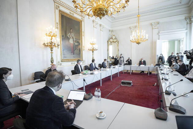 Kamerschwenk im Bundeskanzleramt: Treffen der Bundesregierung mit Expertinnen und Experten