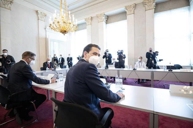 Kamerschwenk im Bundeskanzleramt: Treffen der Bundesregierung mit Expertinnen und Experten