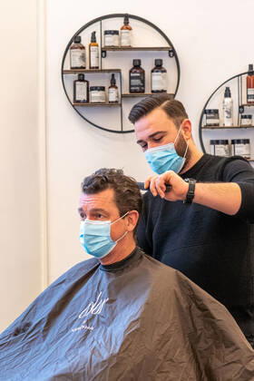 01.03.2021,Berlin,Deutschland,GER,mit dem heutigen Tag dürfen bundesweit die Friseure wieder Ihrer Tätigkeit nachgehen.Bild wurde erstellt in den Räumen von Chamun Coiffeur and Beauty - Kurfürstendamm.