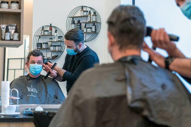 01.03.2021,Berlin,Deutschland,GER,mit dem heutigen Tag dürfen bundesweit die Friseure wieder Ihrer Tätigkeit nachgehen.Bild wurde erstellt in den Räumen von Chamun Coiffeur and Beauty - Kurfürstendamm.