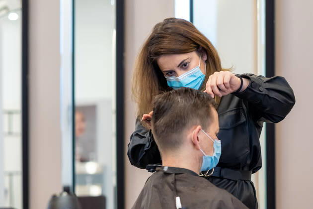 01.03.2021,Berlin,Deutschland,GER,mit dem heutigen Tag dürfen bundesweit die Friseure wieder Ihrer Tätigkeit nachgehen.Bild wurde erstellt in den Räumen von Chamun Coiffeur and Beauty - Kurfürstendamm.