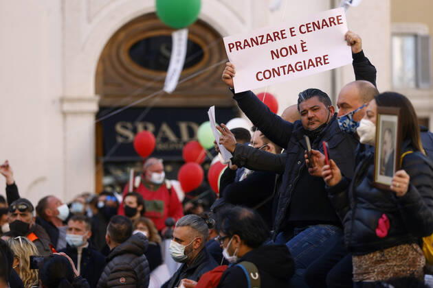 Rome, February 26, 2021. Piazza Montecitorio. Demonstration by restaurateurs to protest against the restrictions imposed by the Government to deal with the Coronavirus pandemic Editorial Usage Only  Copyright: xVincenzoxLivierix xIPAx