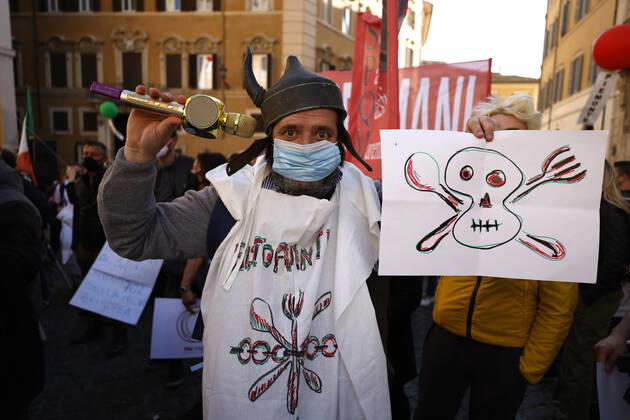 Rome, February 26, 2021. Piazza Montecitorio. Demonstration by restaurateurs to protest against the restrictions imposed by the Government to deal with the Coronavirus pandemic Editorial Usage Only  Copyright: xVincenzoxLivierix xIPAx