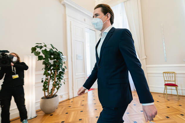 Wien 01.03.2021, Bundeskanzleramt, Wien, AUT, Bundesregierung, Kameraschwenk vor Austausch der Bundesregierung mit Experten und Landeshauptleuten zum Coronavirus und weiteren Oeffnungsschritten, im Bild Sebastian Kurz (OeVP) during a camera pan ahead of federal government s exchange with experts and state governors on coronavirus and further opening steps at the federal chancellery in Vienna, Austria on 2021 03 01.