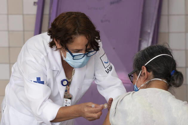 Vaccination of elderly people over 80 years old in Sao Paulo. Vaccination of elderly people over 80 years old in Sao Paulo. March 1, 2021, Sao Paulo, Brazil: Vaccination against Covid-19 of elderly people aged over 80 at UBS HUMAITA (Basic Health Unit) in Bela Vista, Sao Paulo, which uses the EMEF CELSO LEITE RIBEIRO FILHO school next to the unit as a vaccination site in Sao Paulo. Vaccination of elderly people over 80 years old in Sao Paulo.  Copyright: xLecoxVianax
