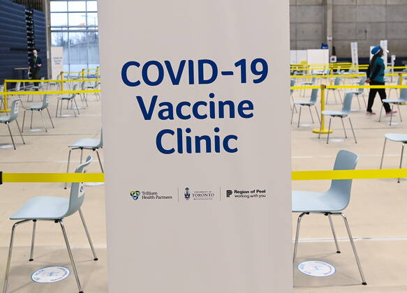 News Bilder des Tages March 1, 2021, Mississauga, on, Canada: The post vaccine waiting area at a mass COVID-19 vaccination clinic for Peel Region during the COVID-19 pandemic in Mississauga, Ont., on Monday, March 1, 2021. Mississauga Canada  - ZUMAc35_ 20210301_zaf_c35_053 Copyright: xNathanxDenettex