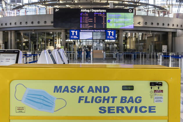 Flughafen Stuttgart in Zeiten der Corona-Pandemie. Der Flugplan ist drastisch ausgedünnt, der Flugbetrieb ist imTerminal 3 konzentriert. 01.03.2021: Deutschland, Baden-Württemberg, Stuttgart.