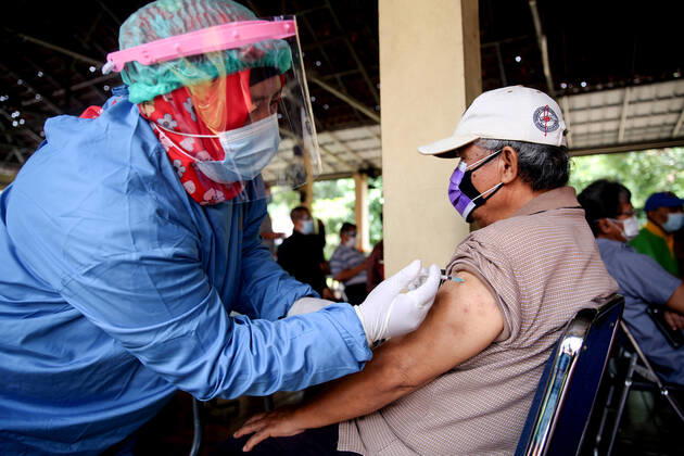 March 2, 2021, Jakarta, Indonesia: An elderly receives a shot of Sinovac s COVID-19 vaccine..Mass vaccination for elderly at the school amid the coronavirus disease (COVID-19) in Jakarta. Jakarta Indonesia - ZUMAs197 20210302_zaa_s197_075 Copyright: xAslamxIqbalx