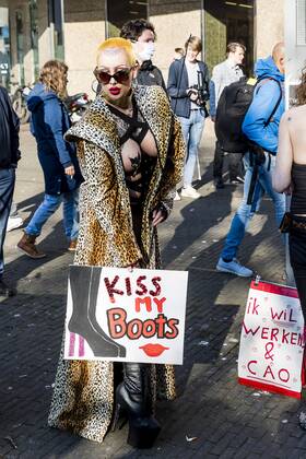 DEN HAAG - 02-03-2021, Hofplaats. Sexworkers protest against not be able to work yet. Sexwerkers protesteren omdat ze nog niet aan het werk mogen. Sexworkers protest against not be able to work x10961426x Copyright: