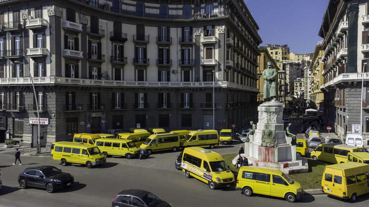 March 2, 2021, Napoli, ITALIA: 02 03 2021 Napoli, questa mattina gli i conducenti degli scuolabus hanno protestato sotto la giunta regionale della Campania contro la chiusura delle scuole perchÂ non possono lavorare e non hanno avuto i ristori Napoli ITALIA - ZUMAs236 20210302_zap_s236_002 Copyright: xFabioxSassox