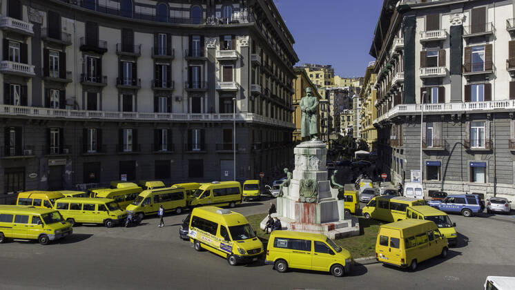 March 2, 2021, Napoli, ITALIA: 02 03 2021 Napoli, questa mattina gli i conducenti degli scuolabus hanno protestato sotto la giunta regionale della Campania contro la chiusura delle scuole perchÂ non possono lavorare e non hanno avuto i ristori Napoli ITALIA - ZUMAs236 20210302_zap_s236_003 Copyright: xFabioxSassox