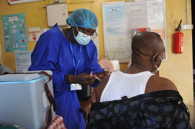 (210302) -- ACCRA, March 2, 2021 -- A nurse administers the COVID-19 vaccine to a man at a hospital in Accra, Ghana, on March 2, 2021. The government of Ghana Tuesday rolled out a program to commence the mass vaccination of people living in some 43 epicenter-districts in the Greater Accra, Ashanti and Central regions against the COVID-19 pandemic. (Photo by Xinhua) GHANA-ACCRA-COVID-19-MASS VACCINATION Seth 
